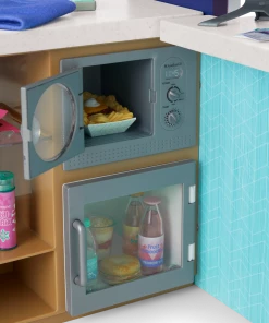 American Girl Girl Of The Year™ 2022 Corinne’s™ Ski & Snack Shop